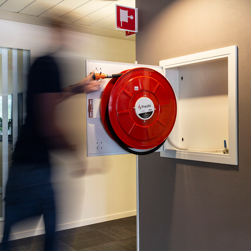 Sikkerhed på arbejdspladsen - Sluk ilden inden den spreder sig med brandmateriel fra GPA Flowsystem